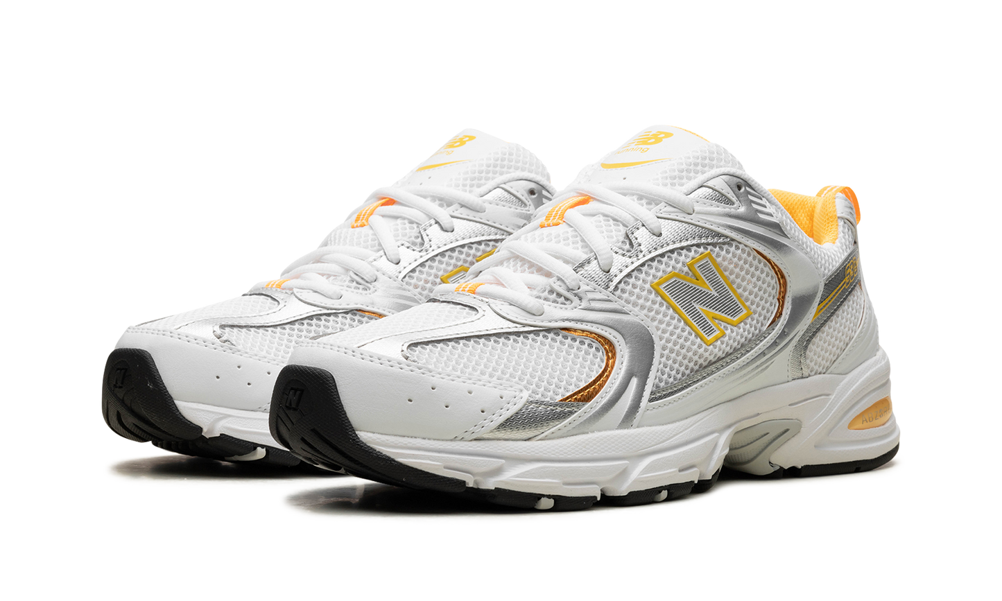530 "White Vibrant Apricot Silver Metallic"