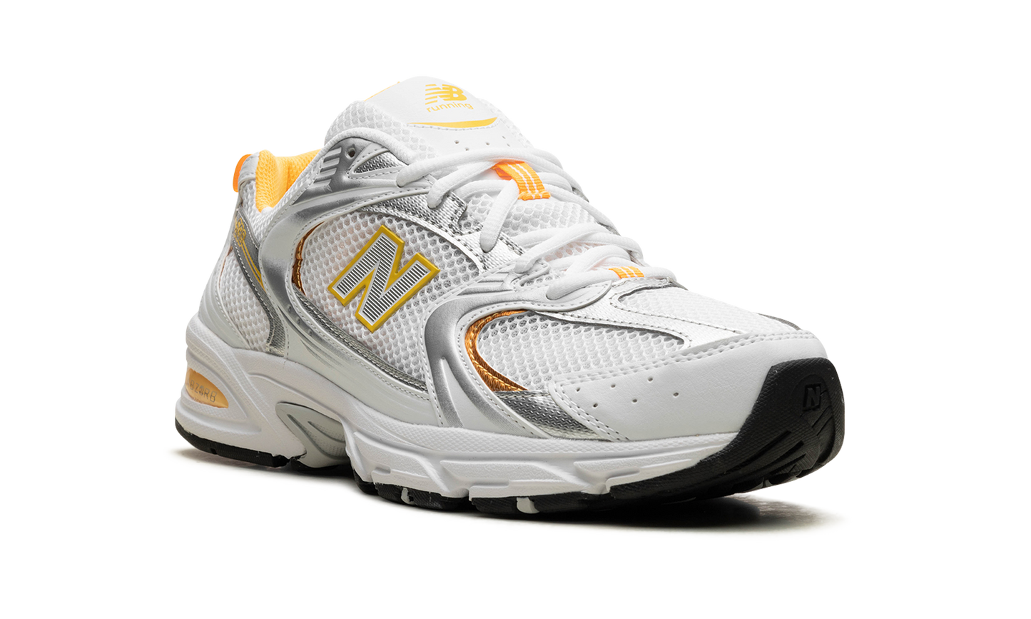 530 "White Vibrant Apricot Silver Metallic"