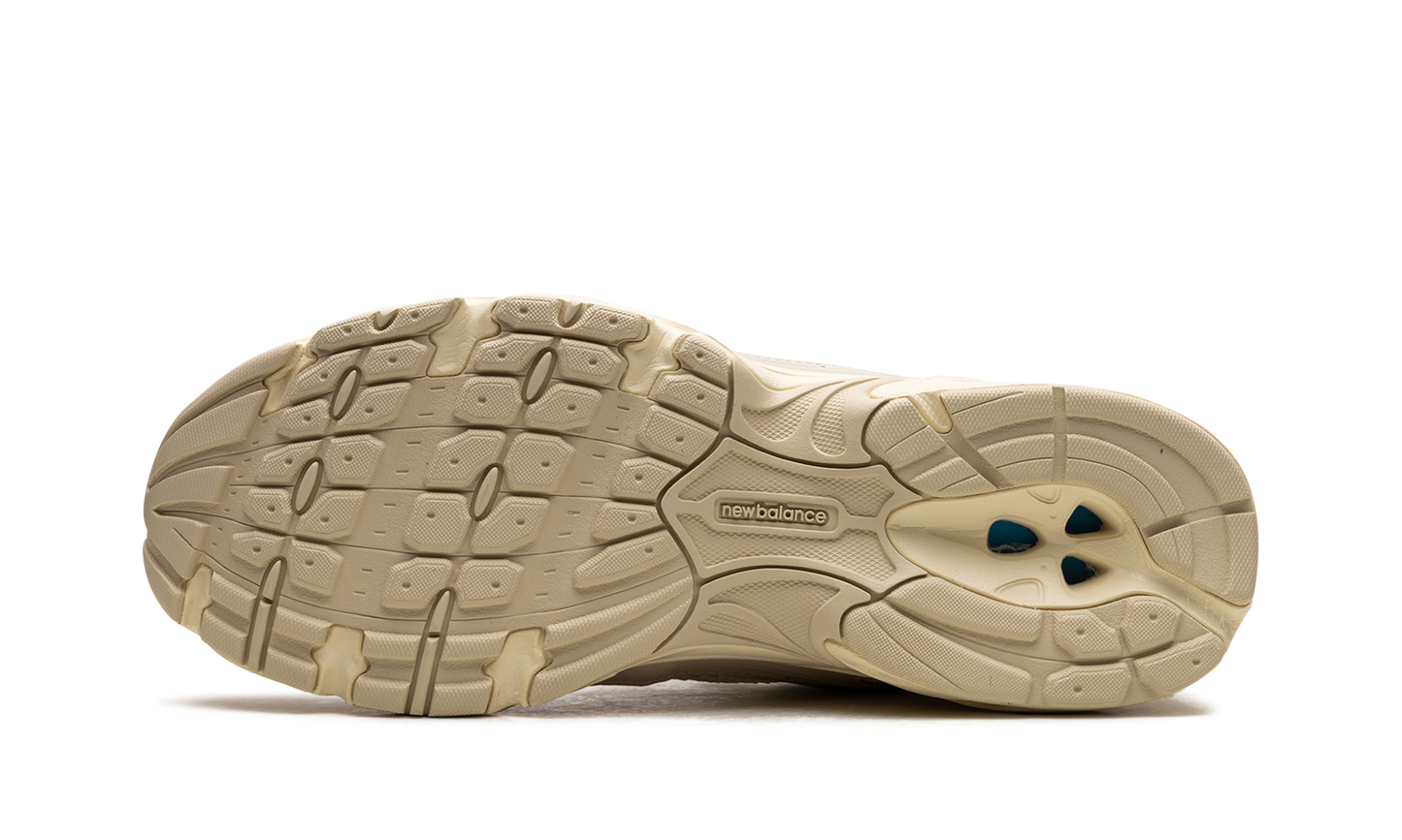 530 "Beige / Angora"
