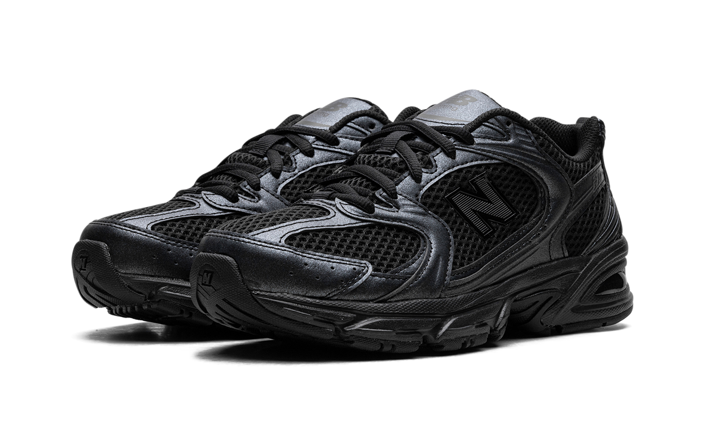 530 "Black Dark Grey"
