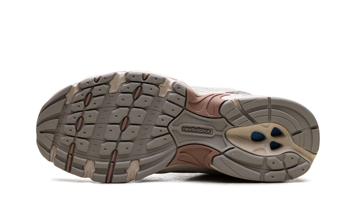 530 "Timberwolf Linen Landslide"