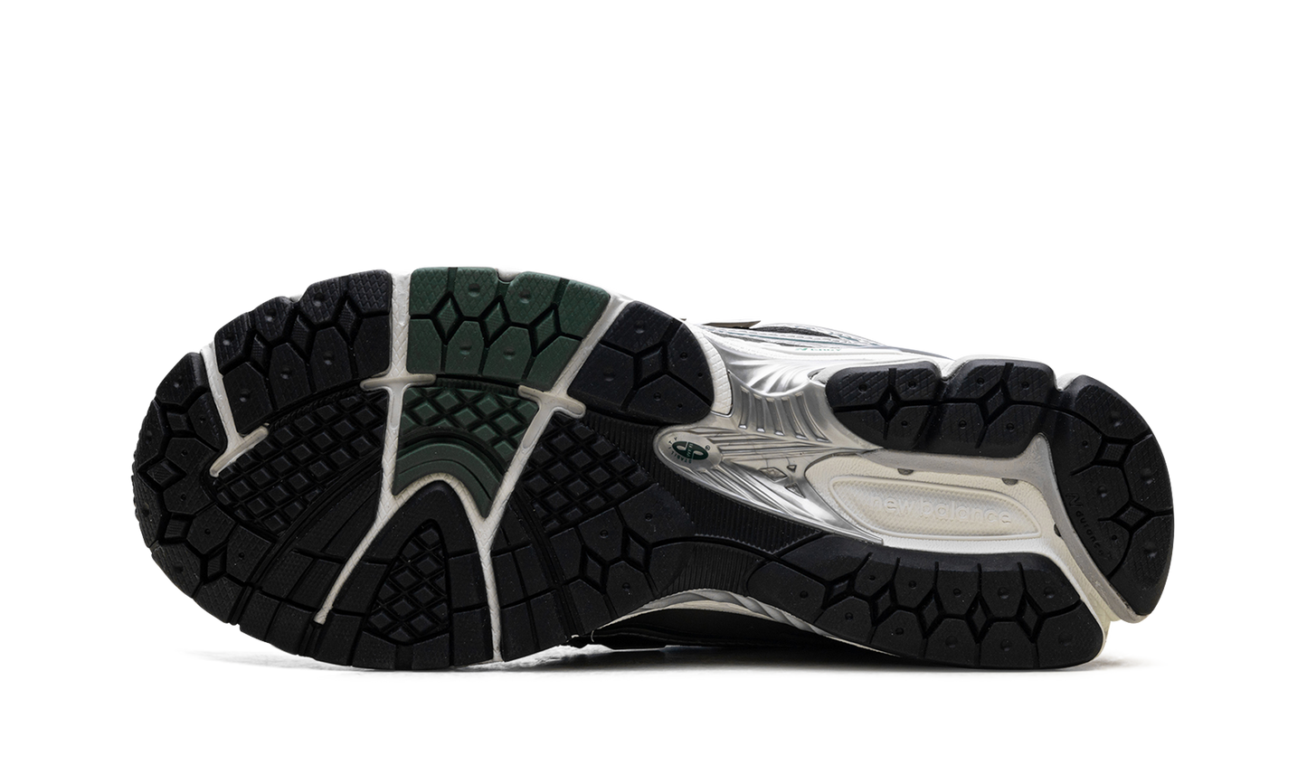 1906R "Silver Metallic Nightwatch Green"