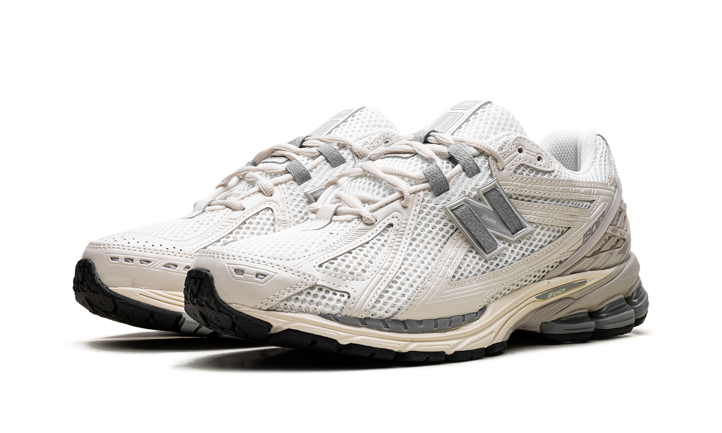 1906R "Beige Grey"