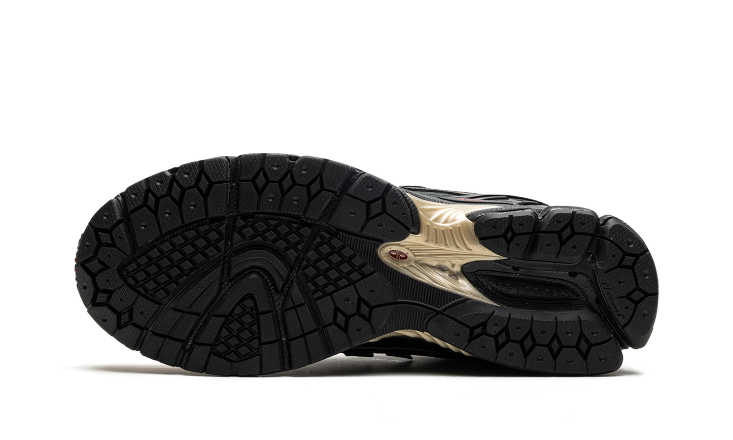 1906R "Kith- Black"