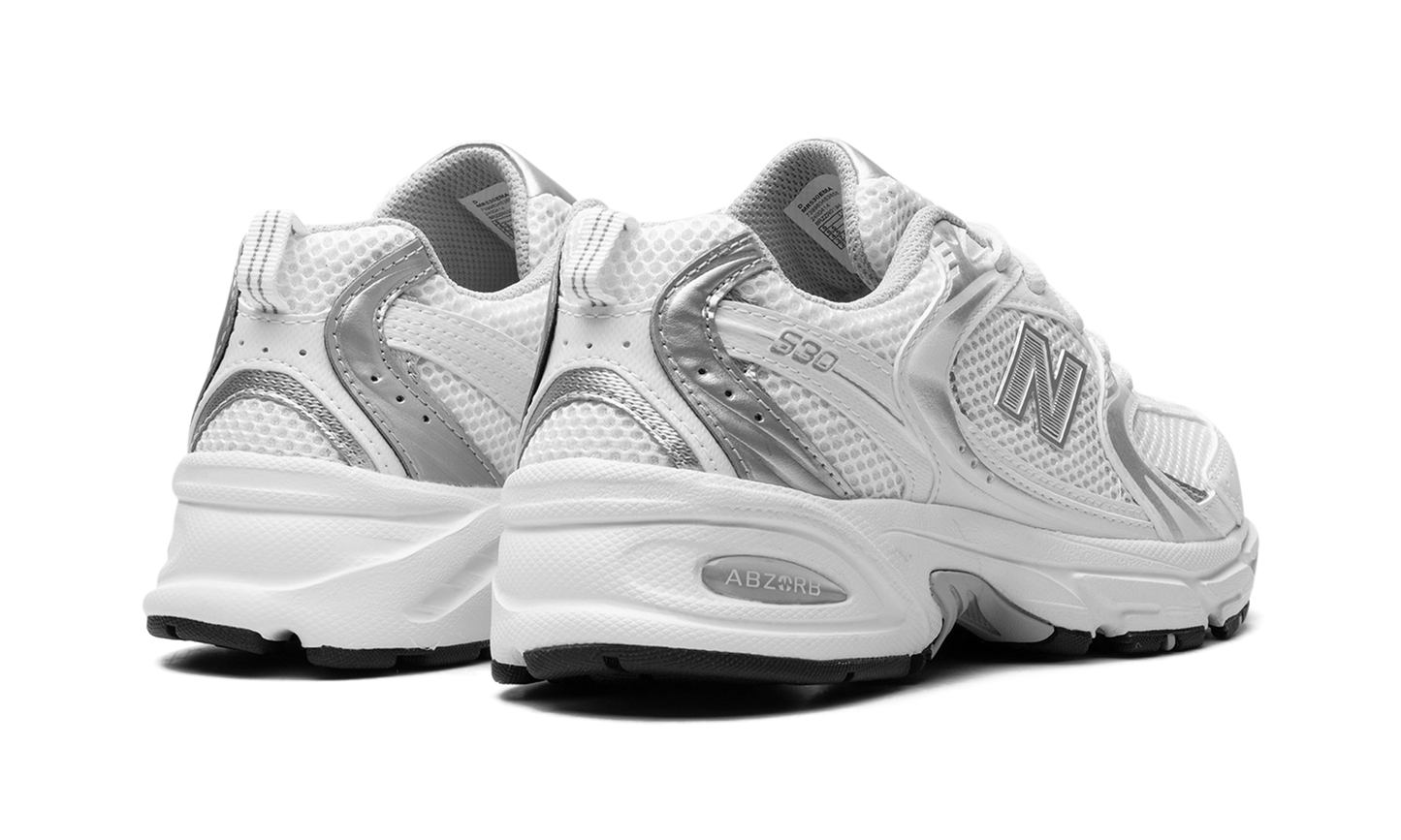 530 "White / Silver"
