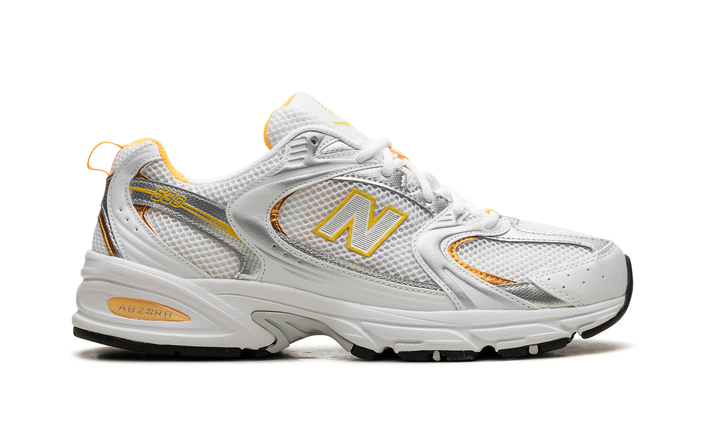 530 "White Vibrant Apricot Silver Metallic"