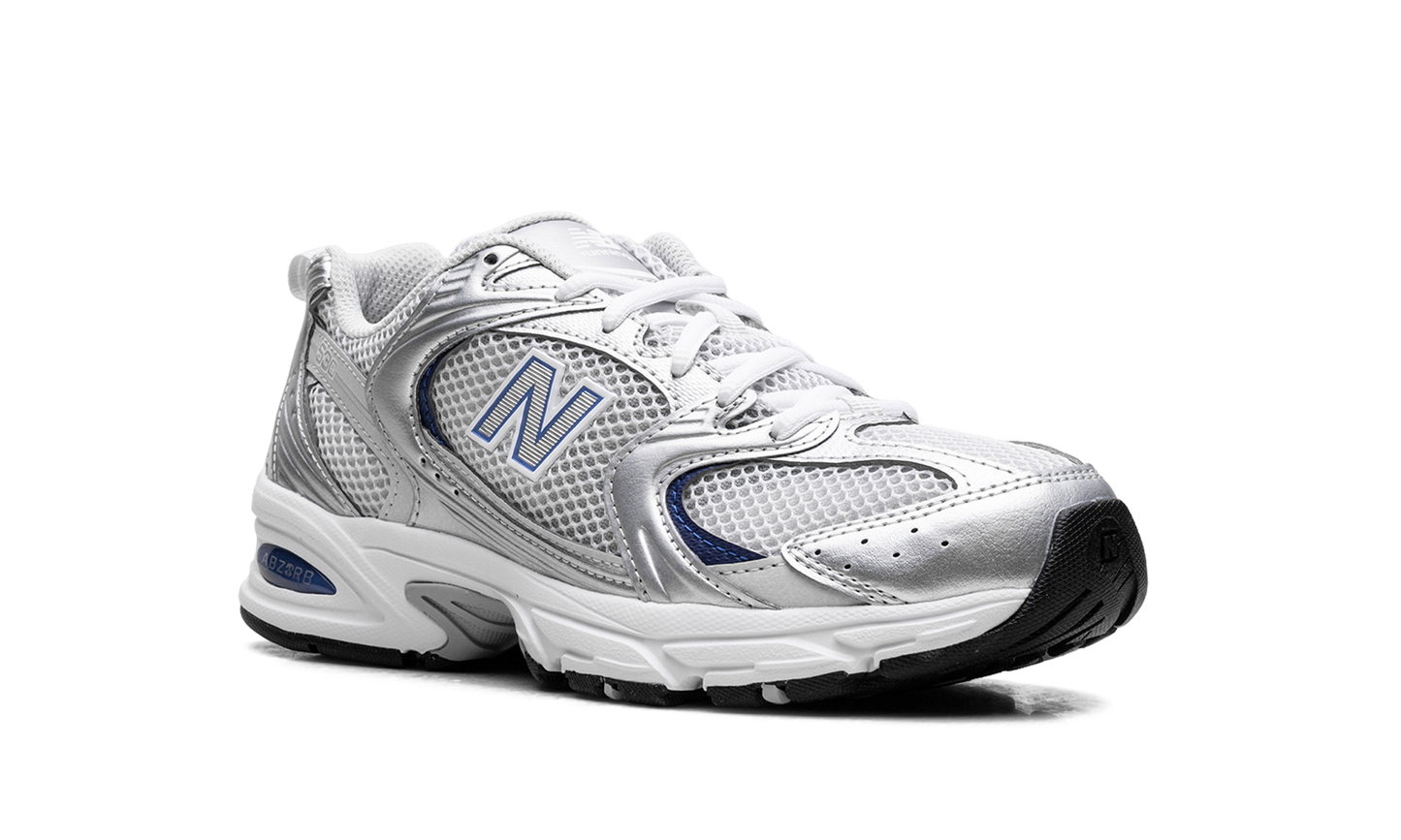 530 "Light Grey Silver Blue"
