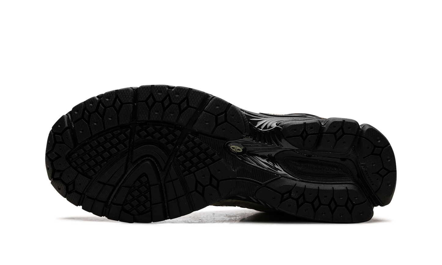 1906R "Pistachio Butter Black"