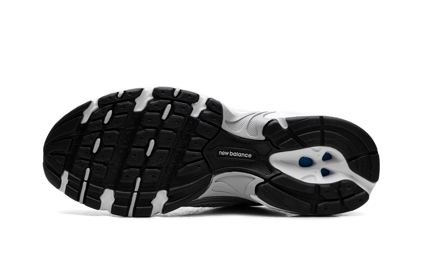 530 "Light Grey Silver Blue"