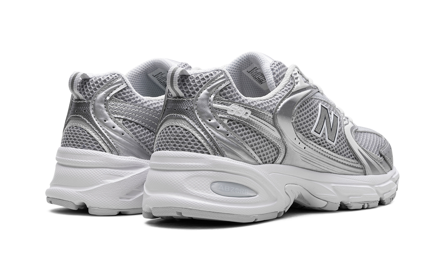 530 "Moonbeam Silver Metallic"