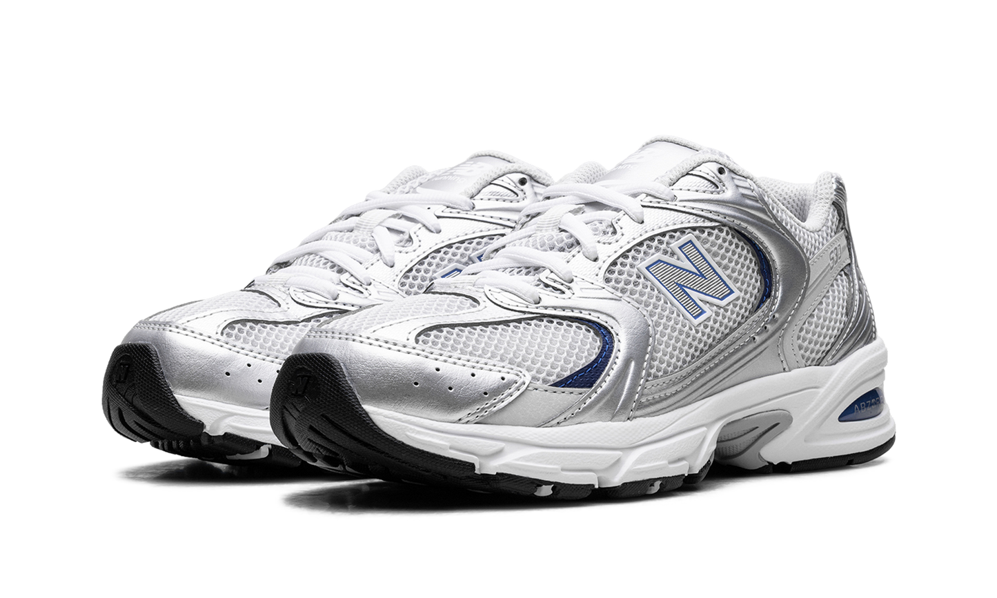 530 "Light Grey Silver Blue"