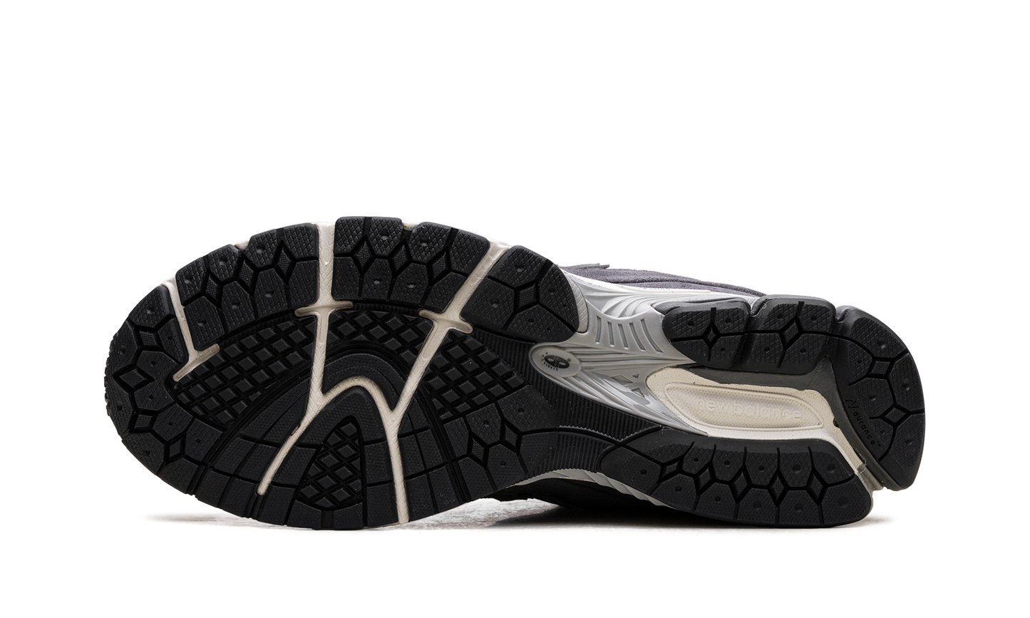 2002R "Monochrome Pack Grey"