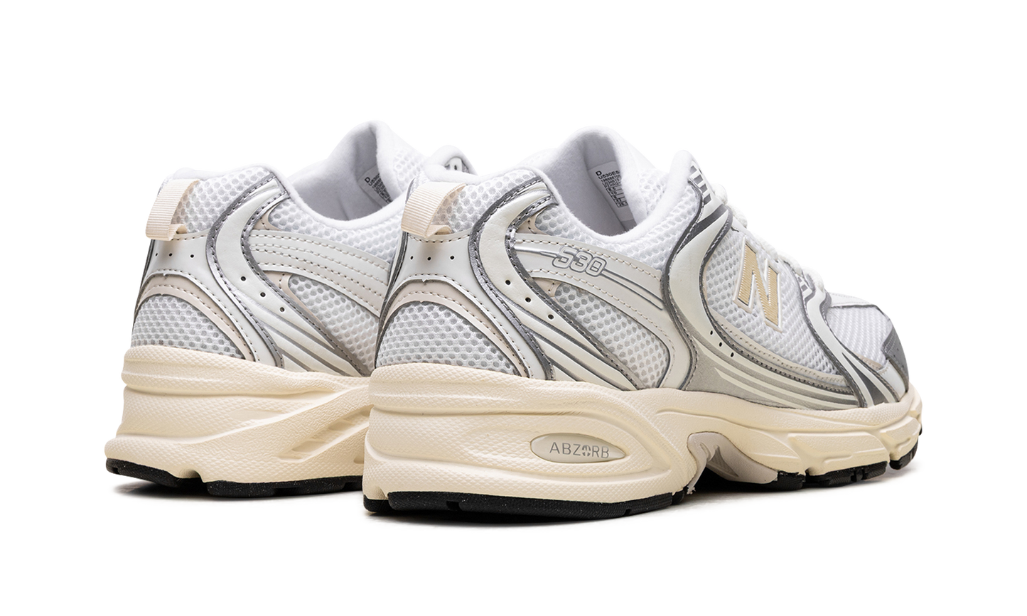 530 "Silver Metallic / Linen"