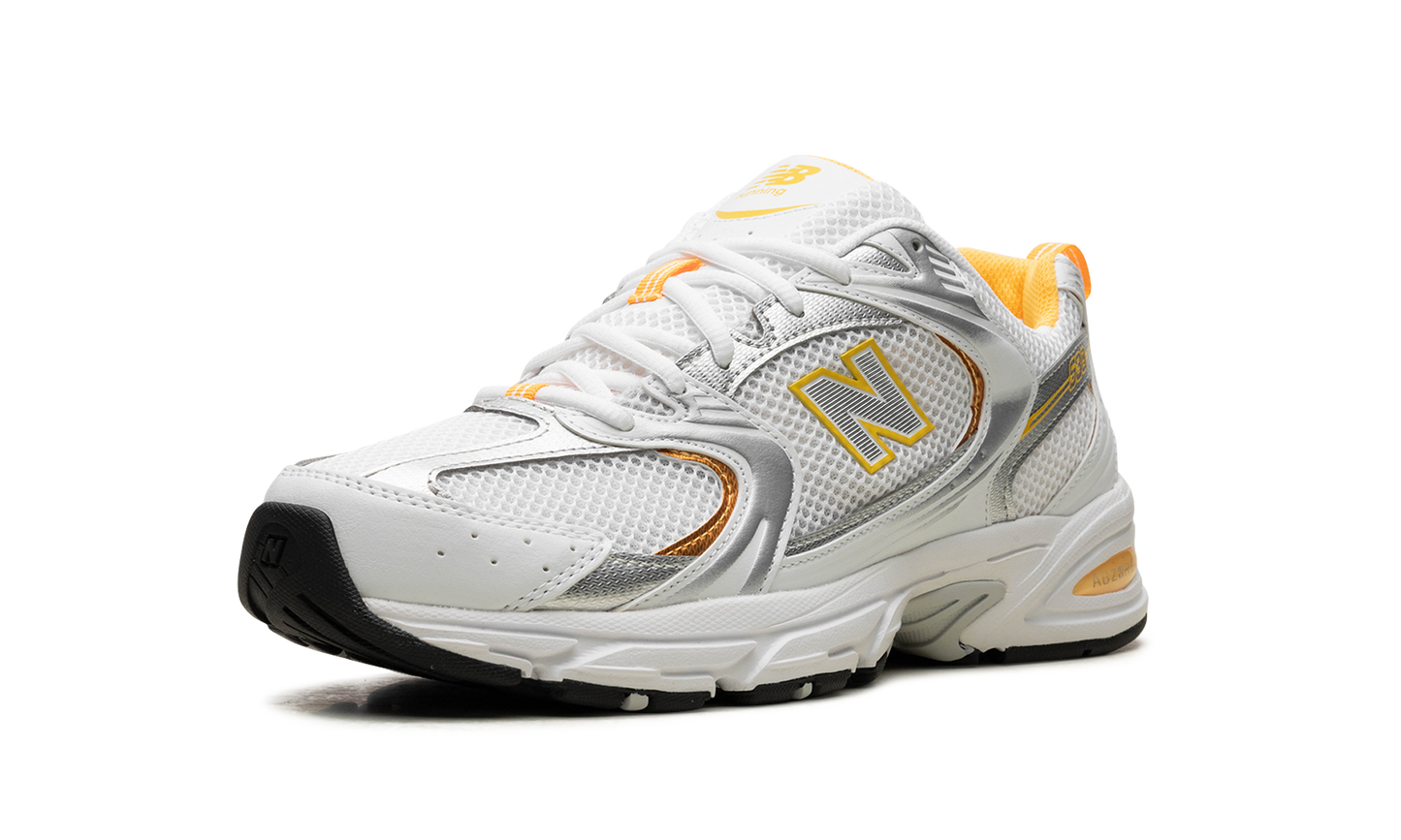 530 "White Vibrant Apricot Silver Metallic"