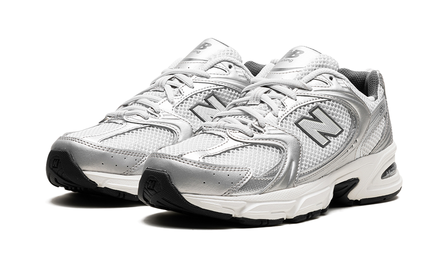 530 "Grey Matter / Silver Metallic"