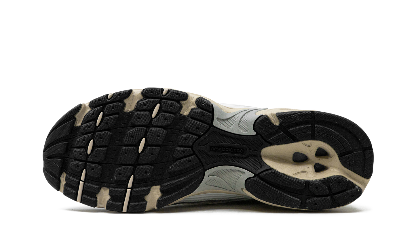 530 "White / Palm Leaf"