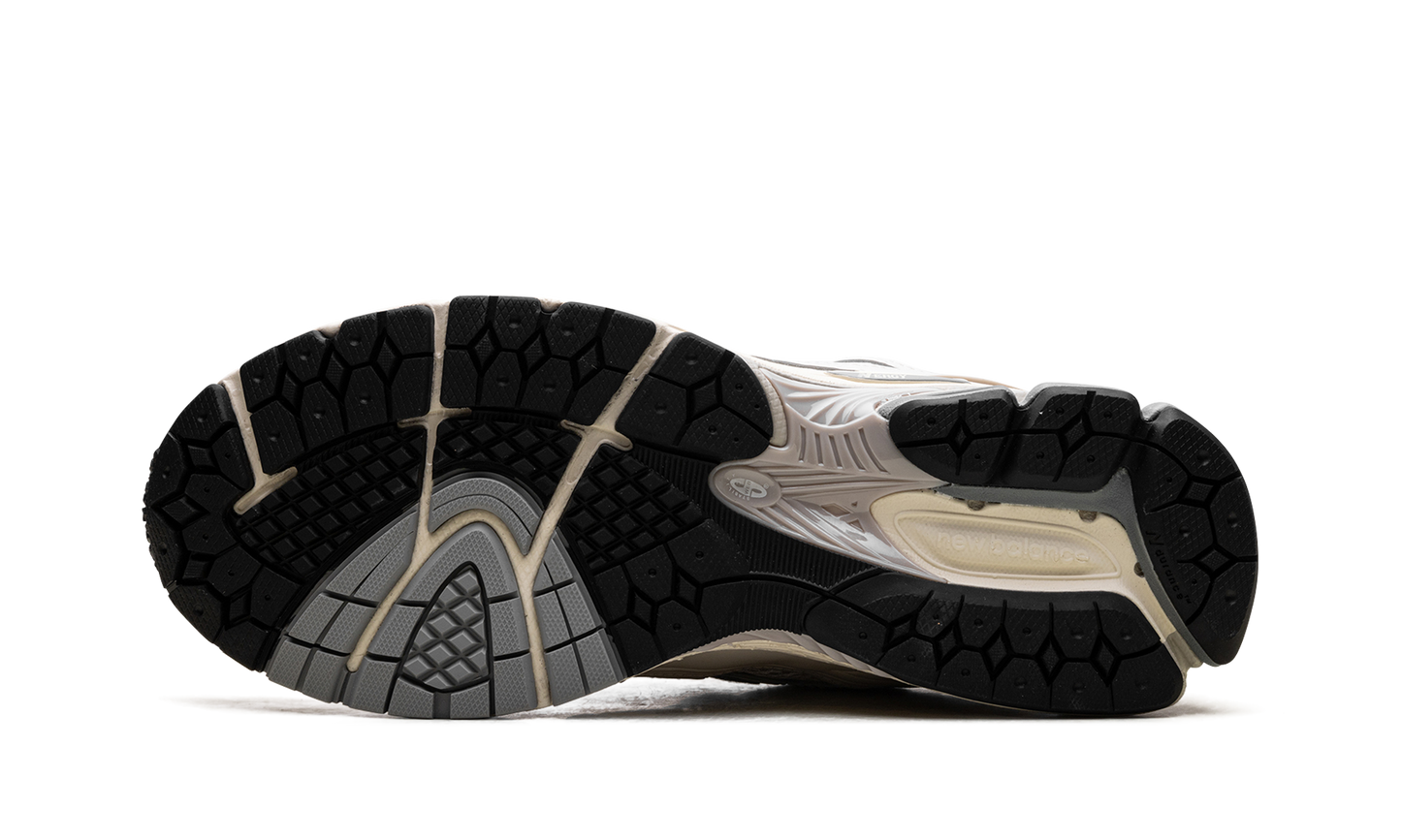 1906R "Beige Grey"