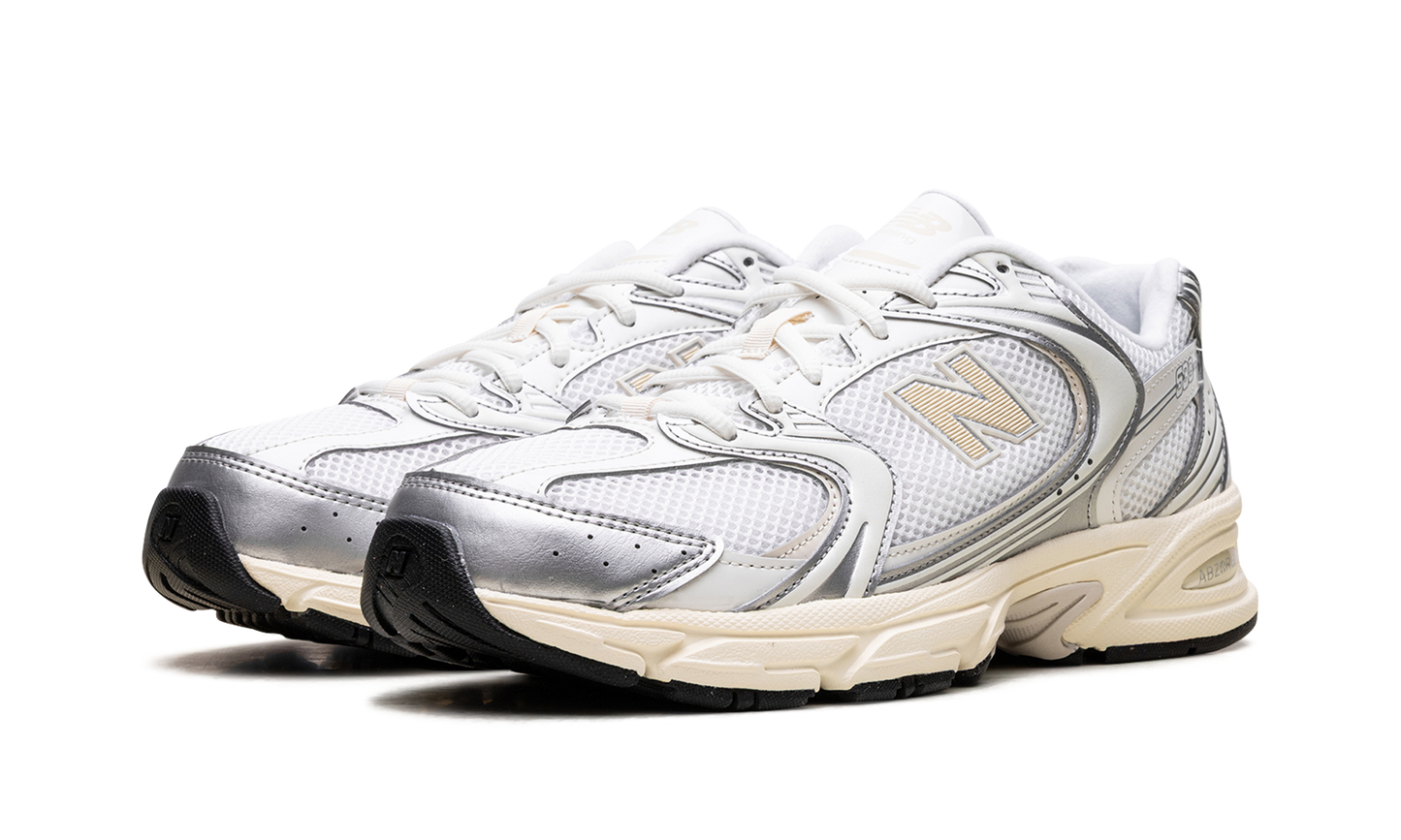 530 "Silver Metallic / Linen"